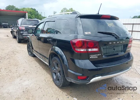 2020 Dodge Journey Crossroad z USA, uszkodzony, nr VIN 3C4PDCGB8LT263128